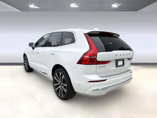 Crystal White Metallic 2023 Volvo XC60 B5 Ultimate Bright Theme