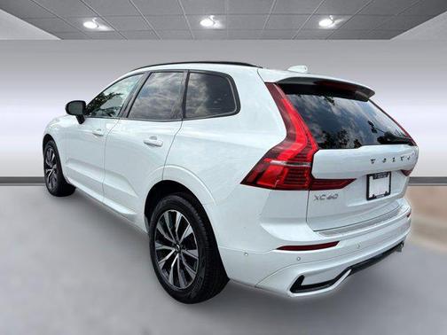 2023 Volvo XC60 B5 Plus Dark Theme