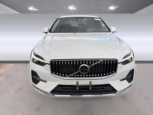 2023 Volvo XC60 B5 Ultimate Bright Theme