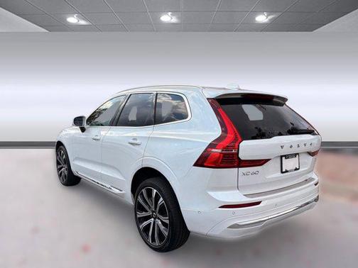 2023 Volvo XC60 B5 Ultimate Bright Theme