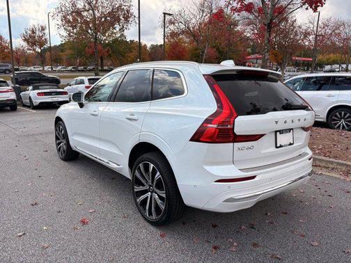 2023 Volvo XC60 B5 Ultimate Bright Theme