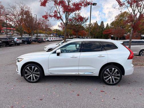 2023 Volvo XC60 B5 Ultimate Bright Theme