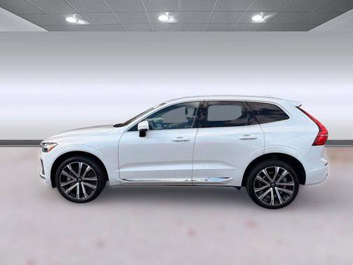 2023 Volvo XC60 B5 Ultimate Bright Theme