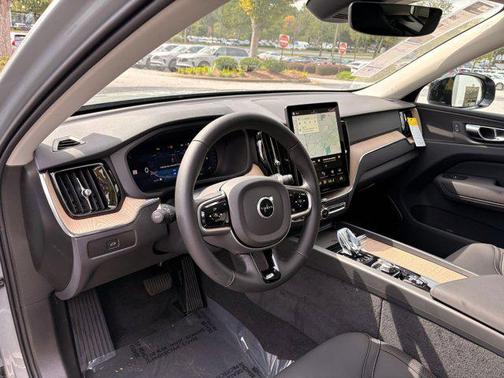 2026 Volvo XC60 B5 Core