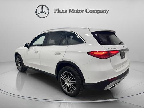 2025 Mercedes-Benz GLC 300