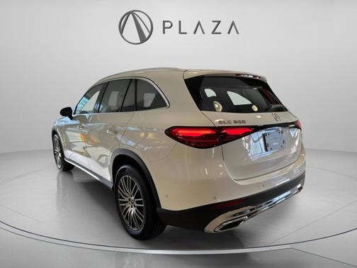 2025 Mercedes-Benz GLC 300 