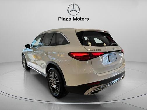 2025 Mercedes-Benz GLC 300