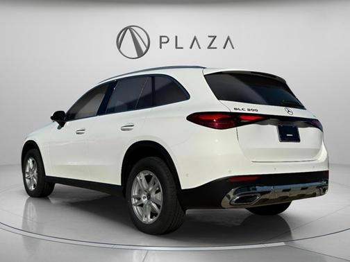 2025 Mercedes-Benz GLC 300 