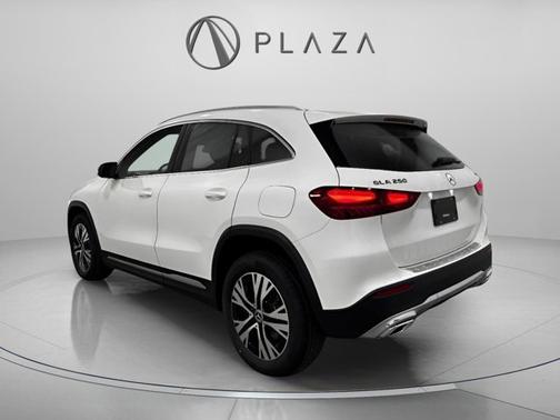2025 Mercedes-Benz GLA 250 