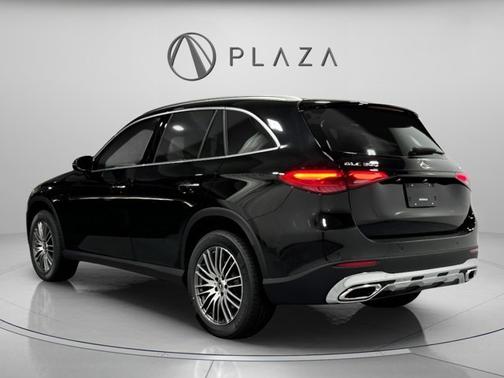2025 Mercedes-Benz GLC 300 