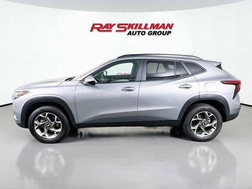 Sterling Gray Metallic 2025 Chevrolet Trax LT