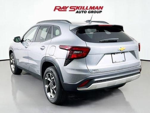 Sterling Gray Metallic 2025 Chevrolet Trax LT