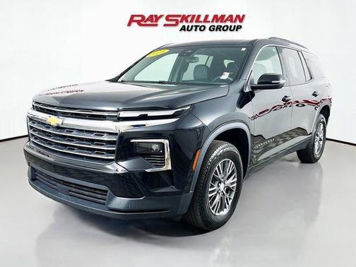 Mosaic Black Metallic 2025 Chevrolet Traverse LT