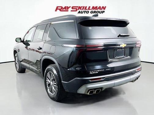 Mosaic Black Metallic 2025 Chevrolet Traverse LT