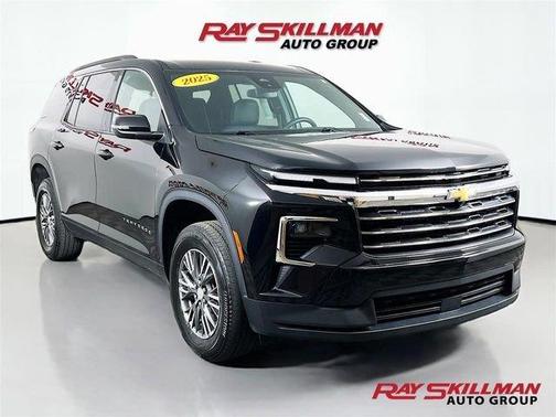 Mosaic Black Metallic 2025 Chevrolet Traverse LT