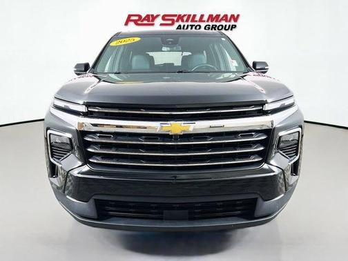 Mosaic Black Metallic 2025 Chevrolet Traverse LT