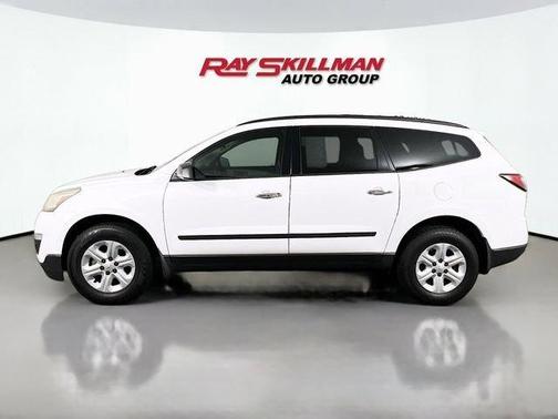 Summit White 2017 Chevrolet Traverse LS