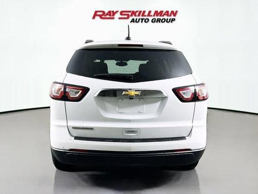 Summit White 2017 Chevrolet Traverse LS