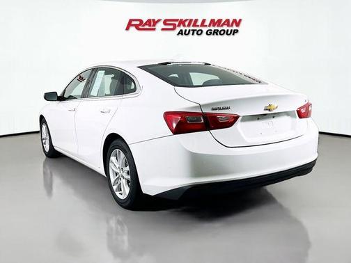 Summit White 2017 Chevrolet Malibu 1LT
