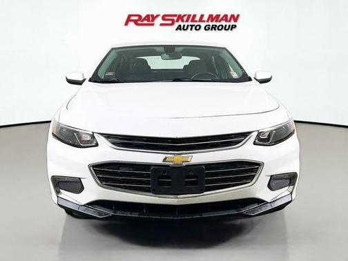 Summit White 2017 Chevrolet Malibu 1LT