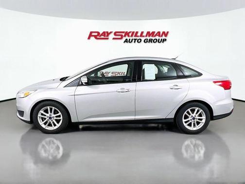 Magnetic 2017 Ford Focus SE