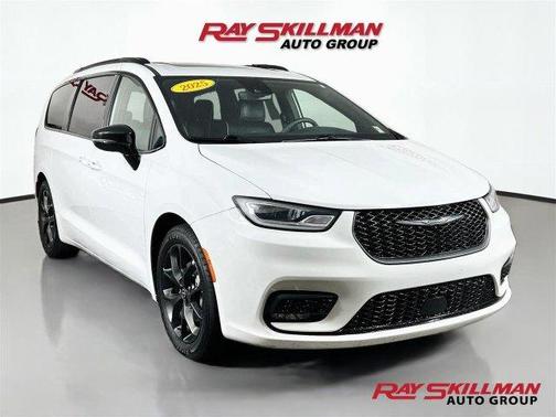 Bright White Clearcoat 2025 Chrysler Pacifica Limited