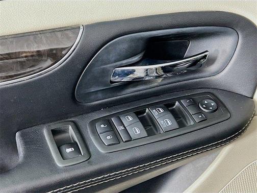 2015 Chrysler Town & Country Touring