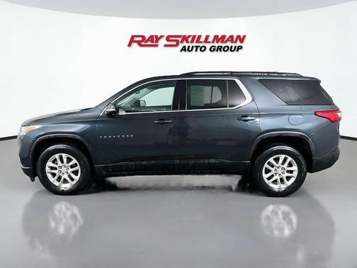 Graphite Metallic 2020 Chevrolet Traverse LT Cloth