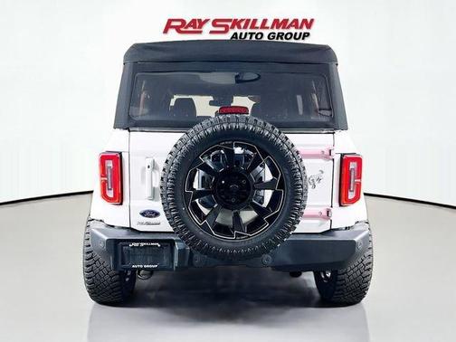 Oxford White 2023 Ford Bronco Outer Banks