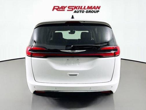 2024 Chrysler Pacifica Touring-L