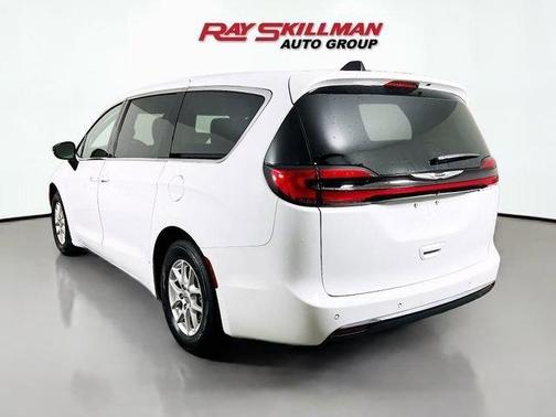 2024 Chrysler Pacifica Touring-L