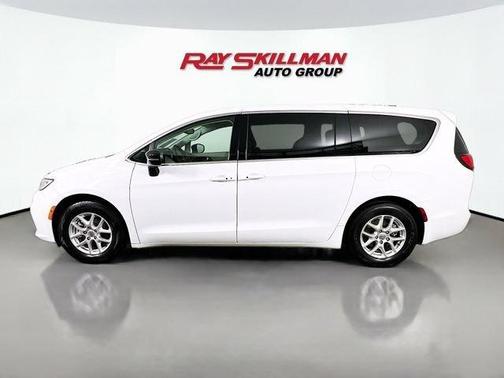 Bright White Clearcoat 2024 Chrysler Pacifica Touring-L
