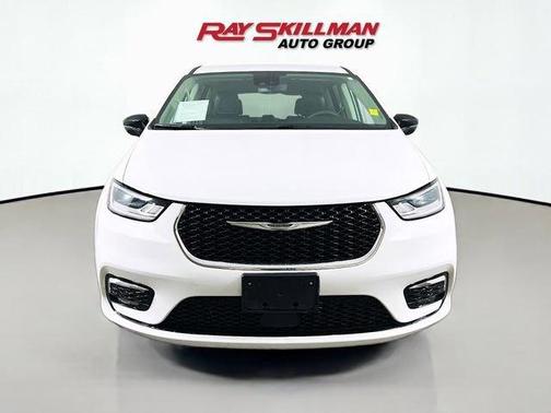 2024 Chrysler Pacifica Touring-L