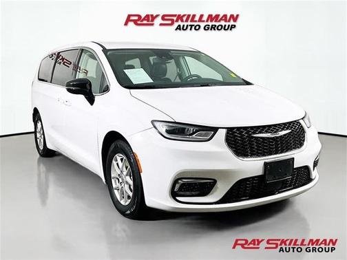 2024 Chrysler Pacifica Touring-L