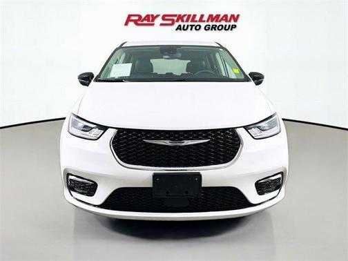 2024 Chrysler Pacifica Touring-L