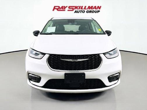 Bright White Clearcoat 2024 Chrysler Pacifica Touring-L