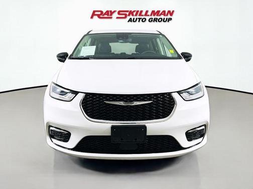 2024 Chrysler Pacifica Touring-L