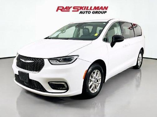 Bright White Clearcoat 2024 Chrysler Pacifica Touring-L