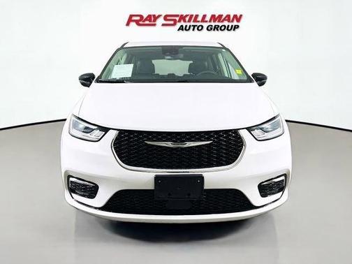 2024 Chrysler Pacifica Touring-L