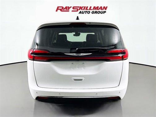 2024 Chrysler Pacifica Touring-L