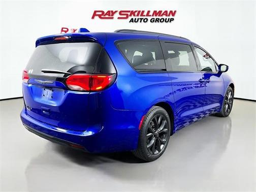 2020 Chrysler Pacifica Touring-L