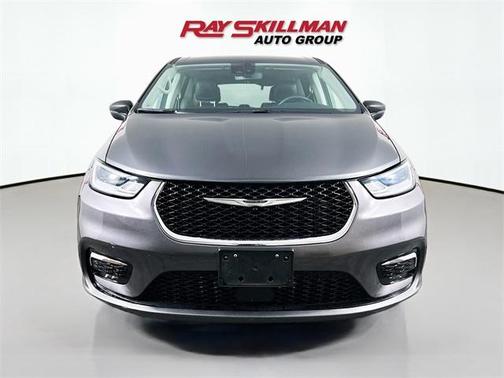 2023 Chrysler Pacifica Touring-L