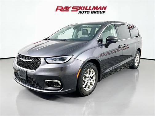2023 Chrysler Pacifica Touring-L