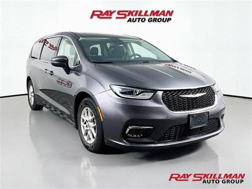 2023 Chrysler Pacifica Touring-L