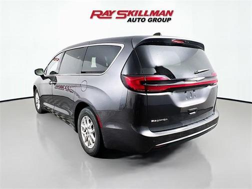2023 Chrysler Pacifica Touring-L