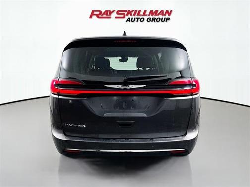 2023 Chrysler Pacifica Touring-L