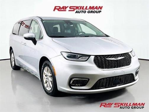 Silver Mist Clearcoat 2023 Chrysler Pacifica Touring-L
