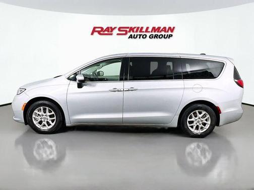 Silver Mist Clearcoat 2023 Chrysler Pacifica Touring-L