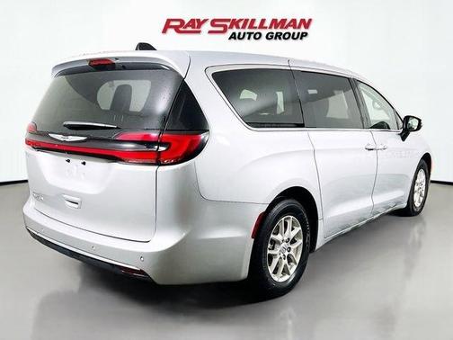 Silver Mist Clearcoat 2023 Chrysler Pacifica Touring-L