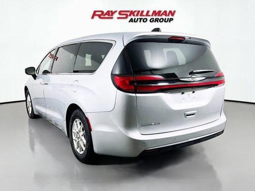 Silver Mist Clearcoat 2023 Chrysler Pacifica Touring-L